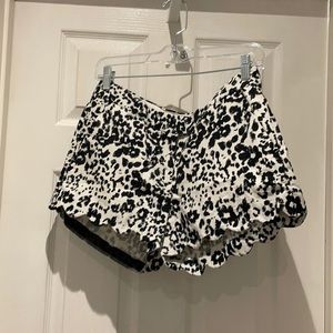 J.Crew animal print scalloped shorts linen blend SZ 6